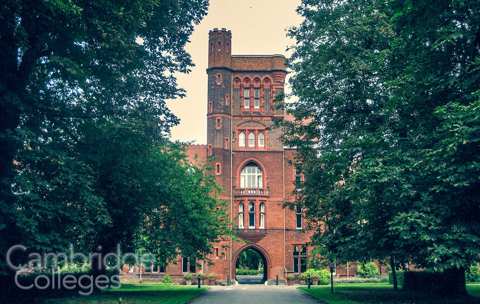 The main entrance to Girton College, viewed from Huntingdon road