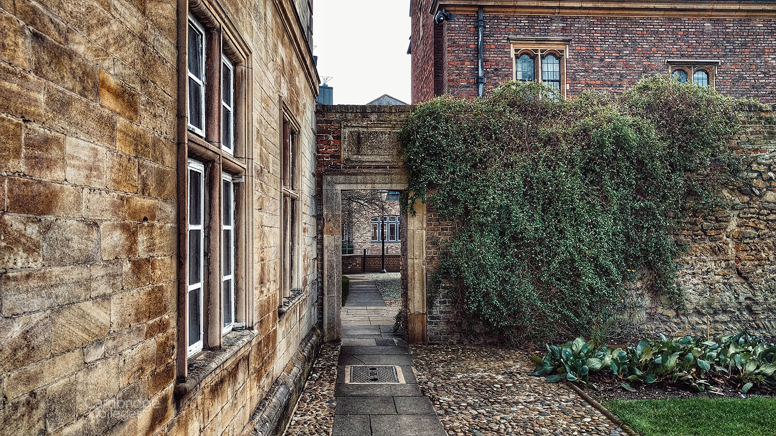 Entrance to the riverside walkway at Magdalene college, Cambridge