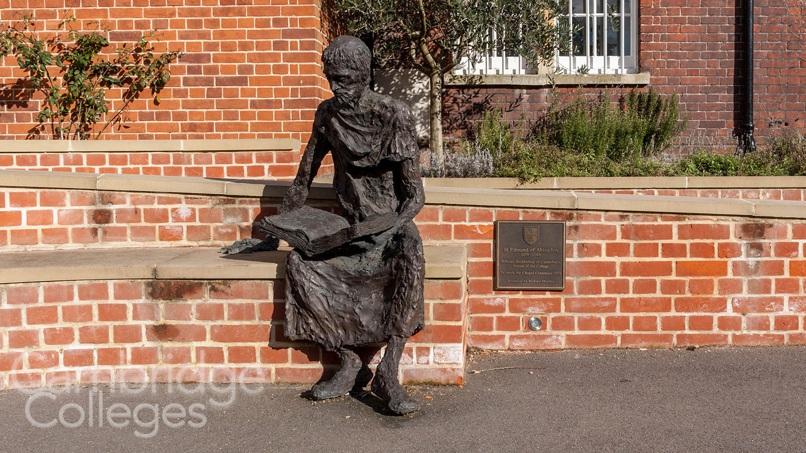 Statue of St Edmund at St Edmund's college, Cambridge